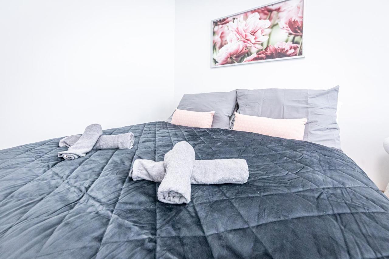 Premium Close To Metro U2 & Congress Center Apartment